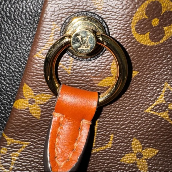 Louis Vuitton V Tote Monogram Black Leather Canvas Shoulder Crossbody Bag - Picture 4 of 6